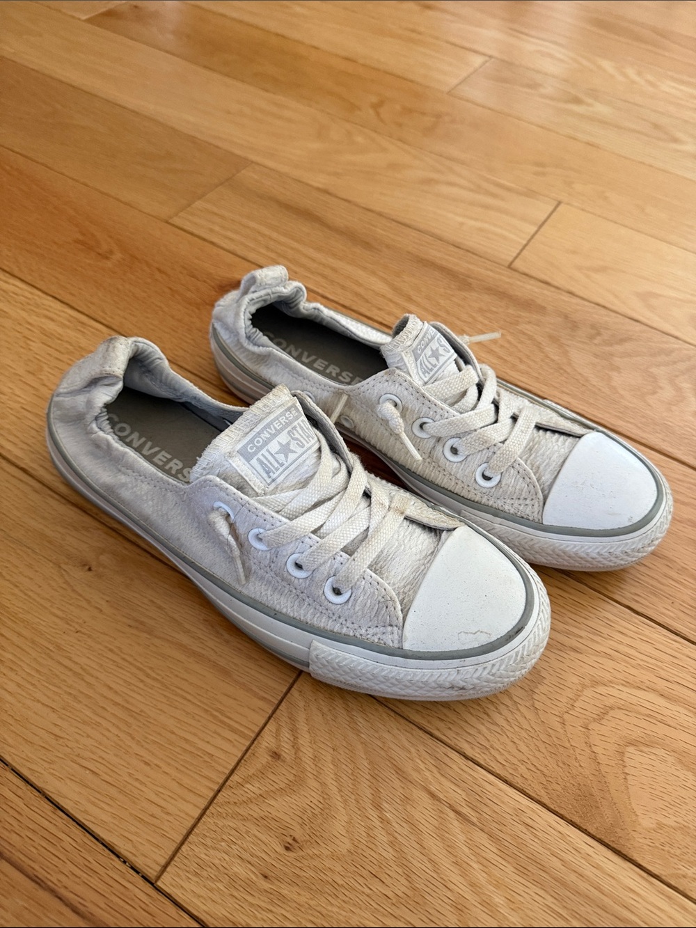 Converse Kids Low-Top Sneakers in White and Light Gray